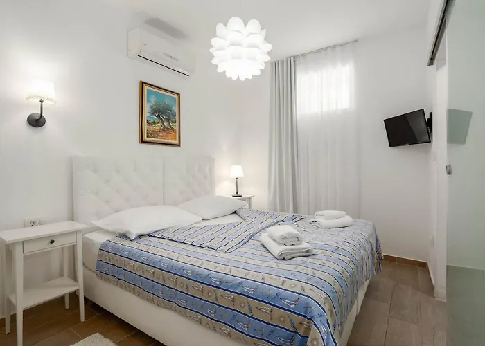 Vikendica Olive Tree